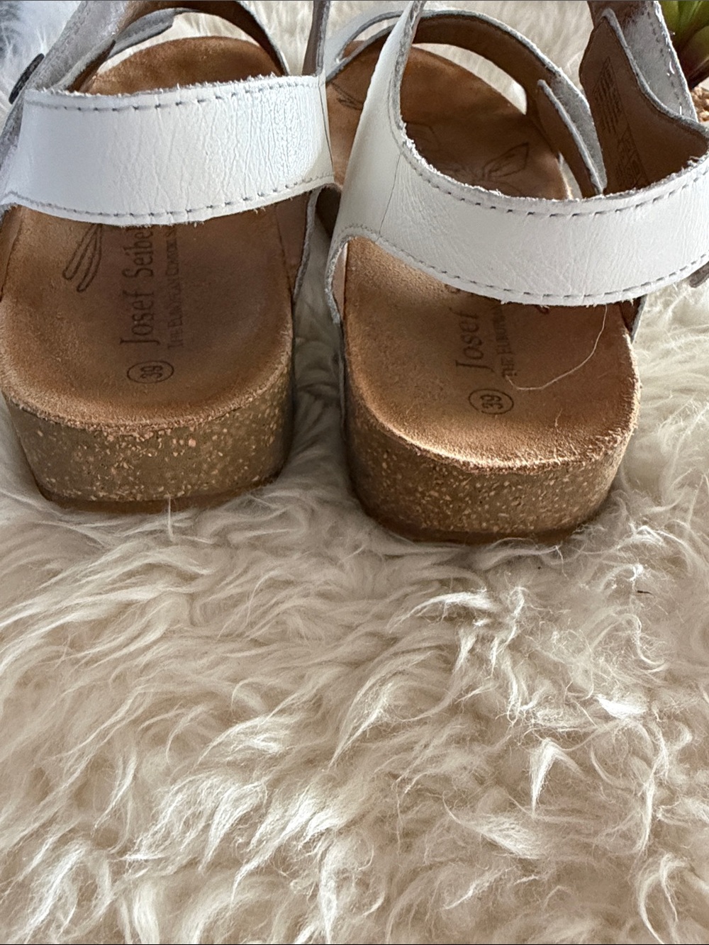 JosephSeibel TONGA 25 SANDALS White LEATHER AdjustStraps ConcaveHeelbed 1.5”Heel - Picture 5 of 6